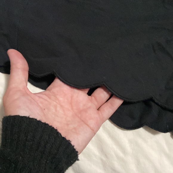 Gap scalloped edge shorts - Picture 2 of 6